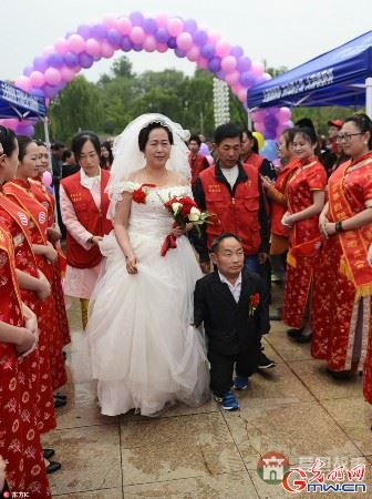 1米7的她愛上1米的他 結(jié)婚10年相濡以沫