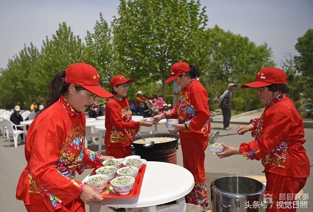 山村煎餅節(jié)演繹舌尖上的鄉(xiāng)村美食 免費品嘗還管飽