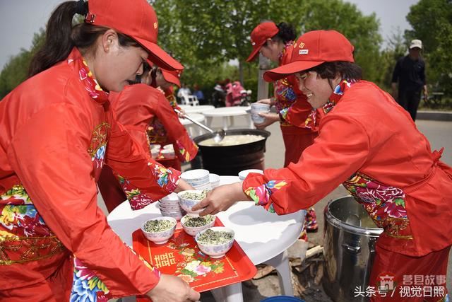 山村煎餅節(jié)演繹舌尖上的鄉(xiāng)村美食 免費品嘗還管飽